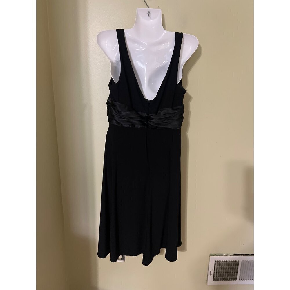 Jones Wear  Babydoll Dress 12 Black LBD Cruise Event  V-Neck‎ Empire   Coquette - Picture 6 of 12